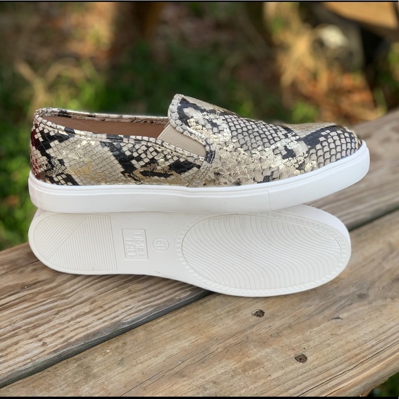 Time and Tru Snakeskin Women’s Loafer Slip On Shoe - Picture 4 of 8